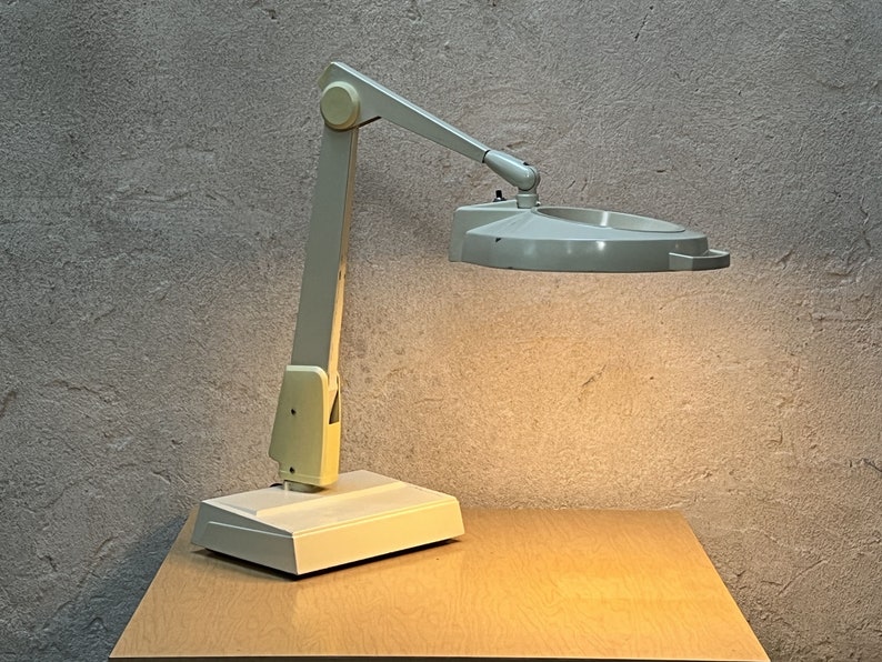 Large White Dazor Magnifying Desk Task Lamp, Vintage image 8