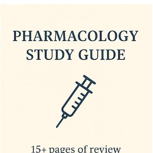 Puede incluir: Una guía de estudio de farmacología blanca y beige con un icono de jeringa azul. El texto dice "Pharmacology Study Guide" y "15+ páginas de repaso 150+ flashcards" y "Creado por CaffeineMedic".