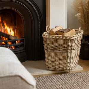 Cesta de mimbre gruesa con asas Cesta de troncos de ratán Cesta de troncos de mimbre rústica para uso pesado Cesta de troncos cuadrada súper fuerte