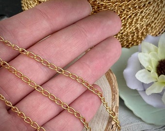 Beautiful American Made Gold Plated Oval Curb Chain In A Lovely 2.5mm Width High Quality And Durable - 5mm Long Links - 1 Foot
