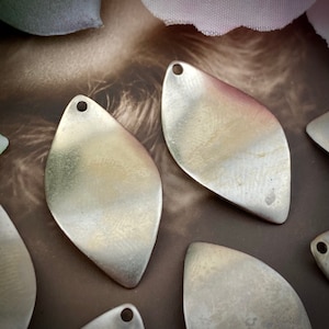 Vintage Minimalist Leafy Silver Plated Curved Drops / Charms - 25mm - 6 Pieces