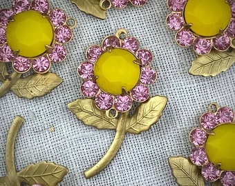 Vintage Rose Crystal Flower Connectors With Yellow Opal Centers Connectors / Link / Chain - 27mm - 1 Piece