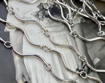 Vintage silver plated squiggly bar chain (1 foot)