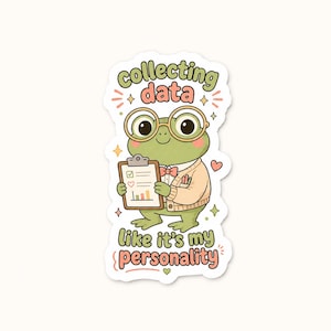 Könnte beinhalten: Ein Aufkleber mit einer Cartoon-Froschfigur, die eine Brille und einen Pullover trägt und einen Klemmbrett mit Diagrammen hält. Der Text lautet "Daten sammeln, als wäre es meine Persönlichkeit". Der Frosch ist grün mit einer Fliege und einem Herz.