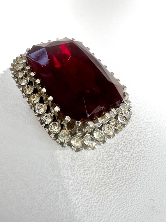 Vintage ruby red rhinestone rectangle Brooch | 19… - image 2