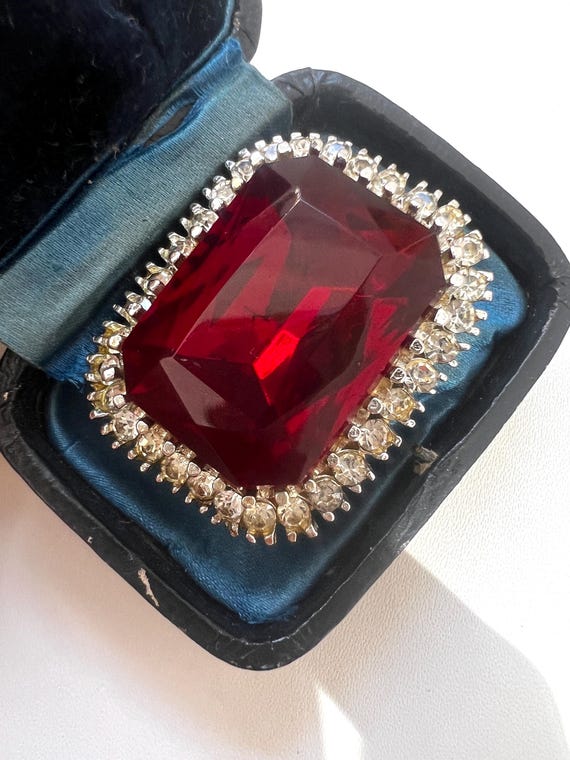 Vintage ruby red rhinestone rectangle Brooch | 19… - image 7