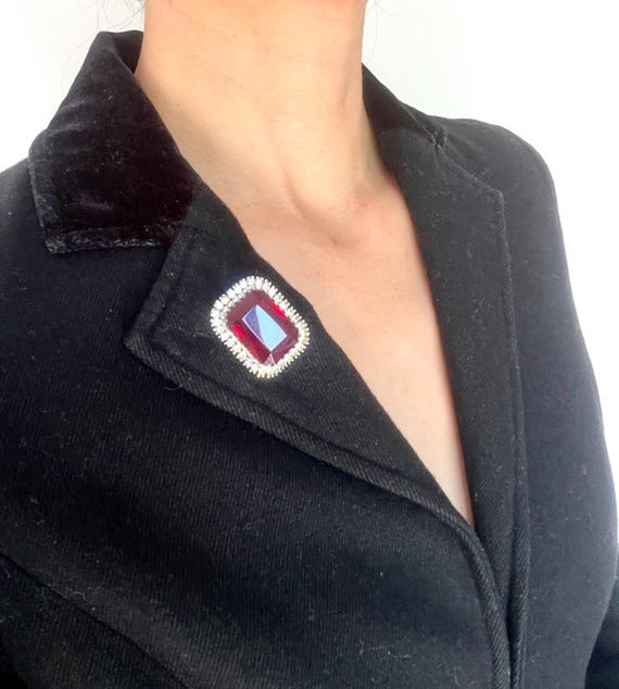 Vintage ruby red rhinestone rectangle Brooch | 19… - image 9