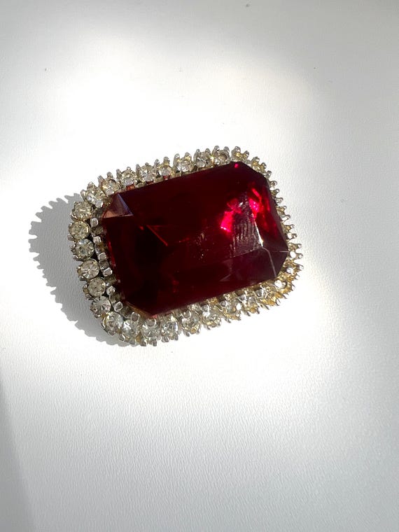 Vintage ruby red rhinestone rectangle Brooch | 19… - image 3