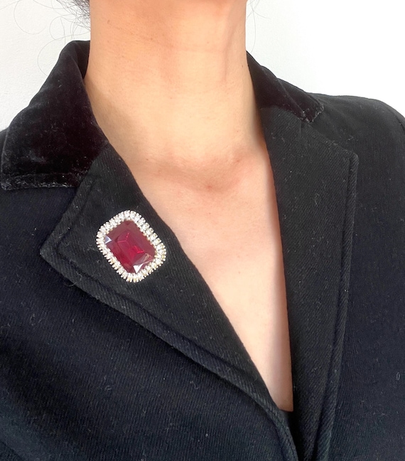 Vintage ruby red rhinestone rectangle Brooch | 19… - image 1