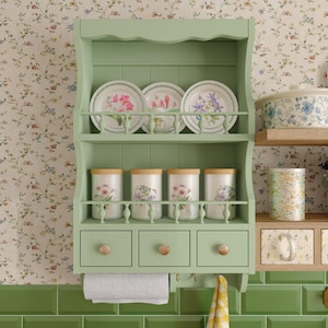 Mensola da parete in legno fatta a mano per la cucina – Organizzatore per spezie, tazze, tè, caffè e tovaglioli di carta, Cucina regale / Verde / Prodotto in Slovacchia