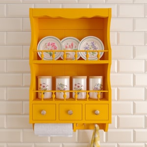 Mensola da parete in legno fatta a mano per la cucina – Organizzatore per spezie, tazze, tè, caffè e tovaglioli di carta, Cucina regale / Giallo / Prodotto in Slovacchia