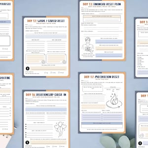 Op de afbeelding: Een verzameling afdrukbare journaalpagina's met prompts voor zelfreflectie en het stellen van doelen. De pagina's bevatten titels als "Reconnect With Yourself", "Work/Career Reset" en "Financial Reset Plan". Het ontwerp bevat een mix van tekst en eenvoudige illustraties.