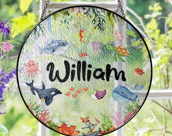 Aangepaste naam oceaanraam hangend decor, zeeleven cadeau, ornament strandhuis, koraalrif glas suncatcher, oceaanscène kunst, cadeau oceaanliefhebber