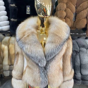 Luxury Real Silver Fox Fur Jacket – Women’s Short Natural Fur Coat – Winter Warm Elegant Fur Outerwear
