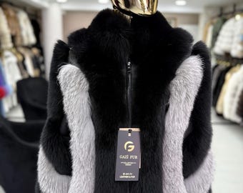 Vintage 1990s Early 2000s Silver Fox Fur Hip Length Jacket From