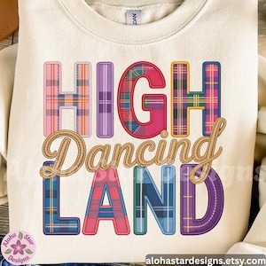 Può includere: Felpa color crema con le parole "HIGH Dancing LAND" in lettere a quadri colorati e un carattere dorato. Il design include un logo floreale e l'URL del negozio Etsy.