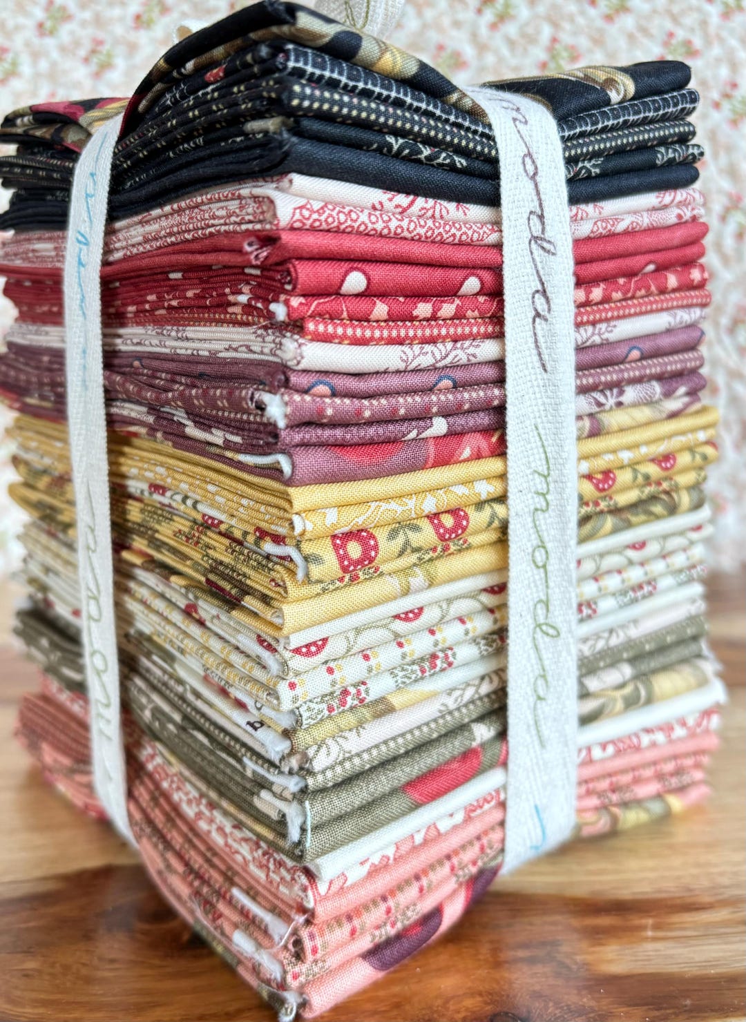 Clover Farm Fat Quarter Fabric Bundle, 23 pcs