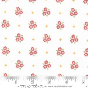 Bountiful Blooms fabric Rnant by Sherri and Chelsi from Moda 37663 11 Off White