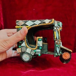 Handgemachtes dekoratives Rickshaw Prunkstück | Spiegel Arbeit LKW-Kunst-Dekor | Ethnischer Boho-Hauptakzent | Pakistanische Miniatur Geschenk
