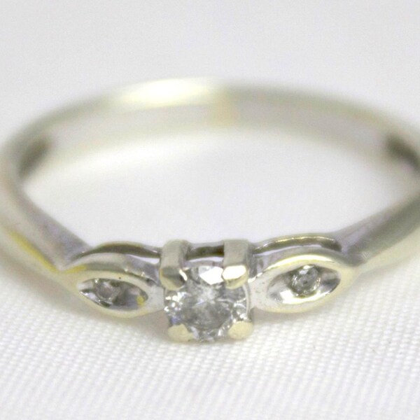 Vintage Ladies Diamond Solitaire Engagement Ring Accents 0.10ct White Gold 9k 9kt 9ct 375 | FREE SHIPPING | Size M / 6.25