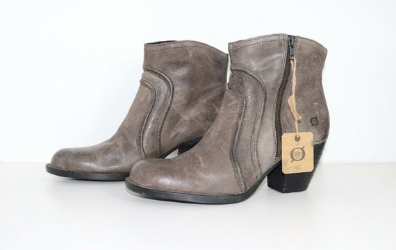 Women's Vintage BORN Grey Distressed 