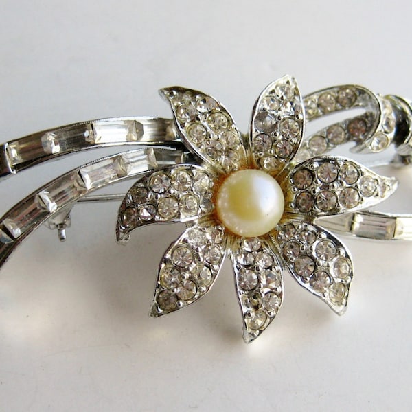 Vintage Art Deco Floral Pell Designer Rhinestone Pearl Brooch Pin