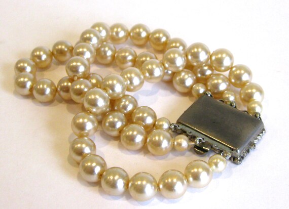 Vintage 50s 60s Triple Strand Faux Pearl and Fili… - image 5