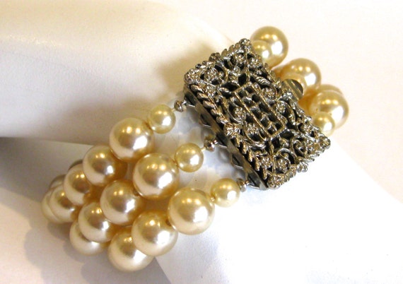 Vintage 50s 60s Triple Strand Faux Pearl and Fili… - image 1