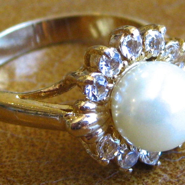 Vintage Ring Gold Plate Cubic Zirconia & Faux Pearl Glamour Girl Ring Size 8.5