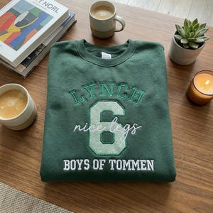 Sweat brodé Boys of Tommen, chemise inspirée de Johnny Kavanagh, cadeau de fan de roman de hockey Lynch 6