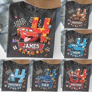 Personlig Bilar födelsedagsskjorta i komfortfärger, personlig Disney McQueen Tow Mater grafisk t-shirt, Disneyland familjematchande semesterresorstoppar bild 2