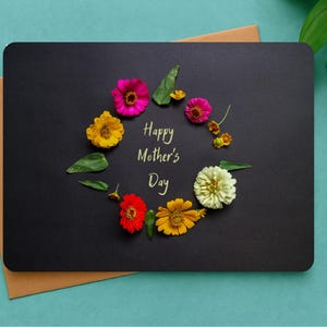 Carte de fête des mères moderne avec des fleurs lumineuses - Carte imprimable amusante sur fond sombre - Téléchargement numérique pour maman