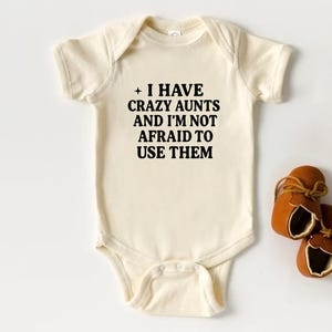 Tengo tías locas y no me da miedo usarlas. Mono, mono divertido para bebé tía, regalos bonitos para tías, camiseta para bebé recién nacido, regalo para baby shower.