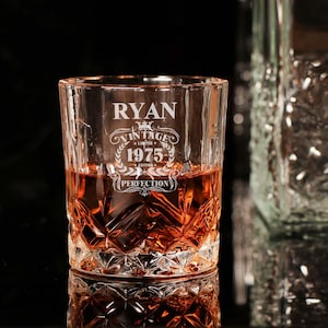 Vintage 1975 graviertes Whiskyglas - 50. Geburtstag gealtert zur Perfektion - 50 Jahre alte Geschenke Bourbon Scotch Whisky Tumbler Glas & Untersetzer-Set