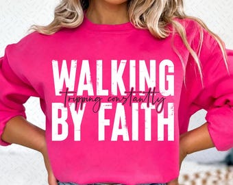 Wandelen door geloof svg, wandelen door geloof voortdurend struikelen christelijk shirt svg, grappige christelijke png, bijbelvers png, christelijk Jezus shirt