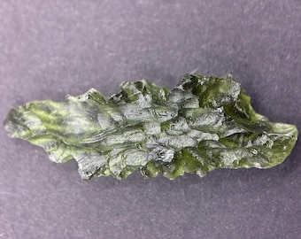 moldavite 1.87 g besednice jezkovna hedgehog drop shape tektite Czech Republic