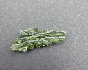 moldavite 1.41 g besednice jezkovna hedgehog drop shaped tektite from the Czech Republic