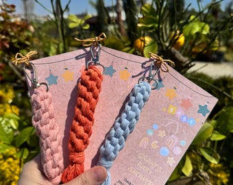 Custom Handmade Macrame Wedding Keychain – Boho Wedding Favor, Personalized Guest Gift, Rustic Wedding Accessory,Bridal Shower Favor