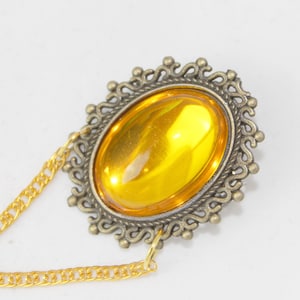 Sarah Labyrinth Brooch Pin Cosplay Costume Halloween Masquerade Ball Goblin King Yellow Crystal Fantasy 80s Hoggle Vest Jewelry Small curls