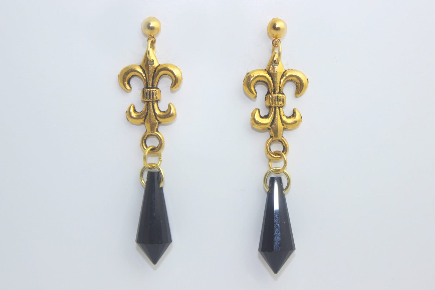 Black moon clan earrings deals