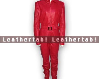 Rode leren catsuit-jumpsuit met ceintuur in de taille en ritssluiting aan de voorkant