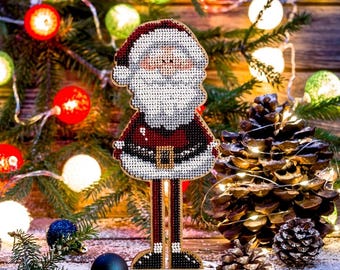 Borduurpakket kralen op hout van Wonderland Crafts FLK-209. Decoratie van staand kerstmanbeeldje met kralen