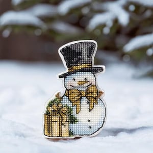 Cross-stitch Kit on Plastic by Wonderland Crafts FLX-019 – Snowman with Gift Beaded Ornament for DIY Winter & Christmas Cross-Stitch
