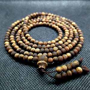 Paarse Kyara 216 Mala-armband | 5 mm | Vietnam Nha Trang | Zinkende kwaliteit | 100% natuurlijk | Kyra Kynam Oud-agarhout | 17,35 g