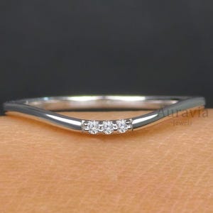 Dainty Three Stone Curved Moissanite Band, Minimalist Round Moissanite Wedding Band, Thin White Gold Stackable Band for Women, Matching Band