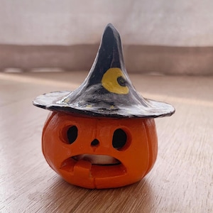 Witch Hat Pumpkin Candle Holder: Gothic Halloween Decor