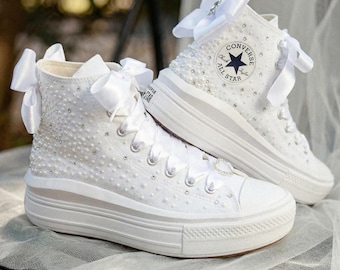 カスタムウェディングコンバース：パールとラインストーンがあしらわれたブライダルスニーカー