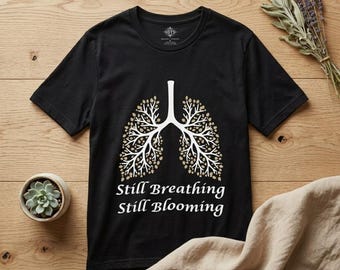 Camiseta de concienciación sobre enfermedades pulmonares / Aún respirando, aún floreciendo