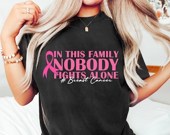 Concientización sobre el cáncer de mama (PNG/SVG), Diseños de sublimación "En esta familia nadie lucha solo", Clipart de apoyo con lazo rosa (Descarga digital)