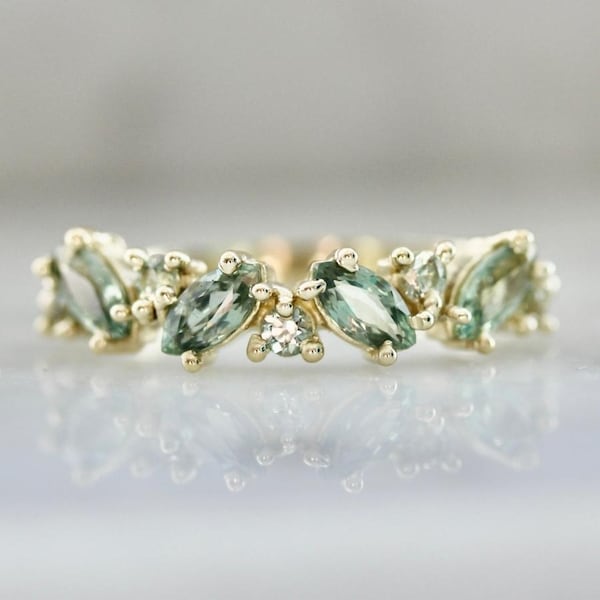 14k solid Gold Grüner Saphir Ring - Minimalist Stacking Band, natürlicher Saphir Schmuck, dünner Goldring, elegantes Geschenk für Sie